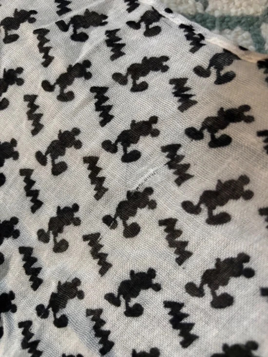 Disney Lightweight Mickey Mouse Wrap- White & Black - Picture 2 of 5